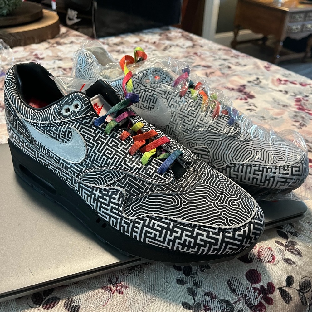 Nike Air Tokyo Maze tennis shoes